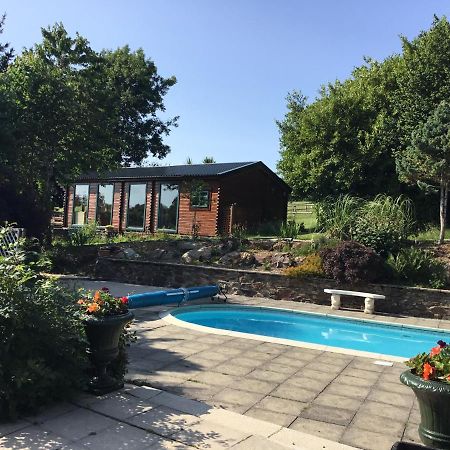 Tudor Lodge With Pool & Bbq Cabin Ліскард Екстер'єр фото