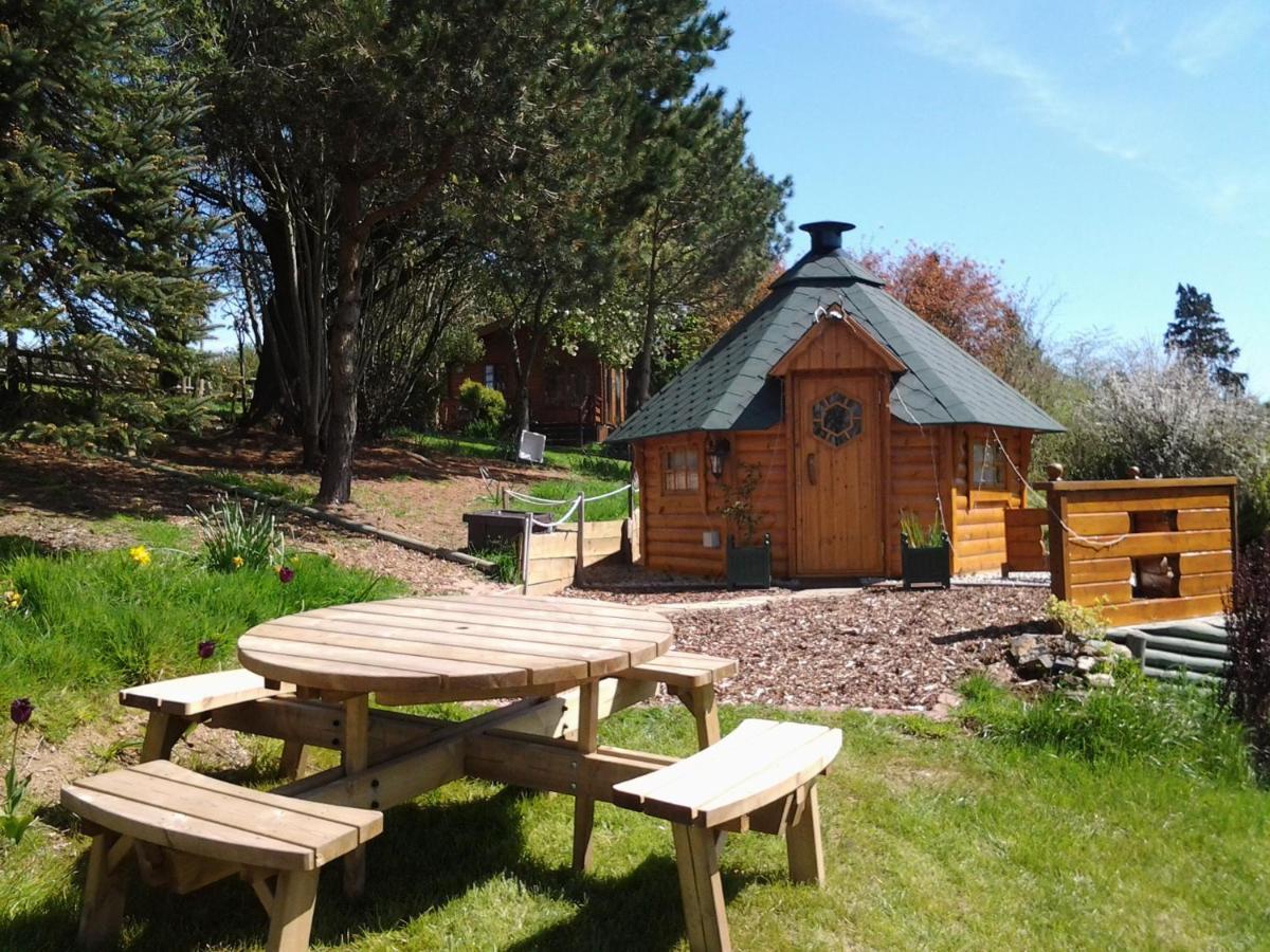 Tudor Lodge With Pool & Bbq Cabin Ліскард Екстер'єр фото