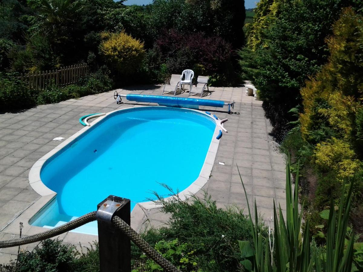 Tudor Lodge With Pool & Bbq Cabin Ліскард Екстер'єр фото