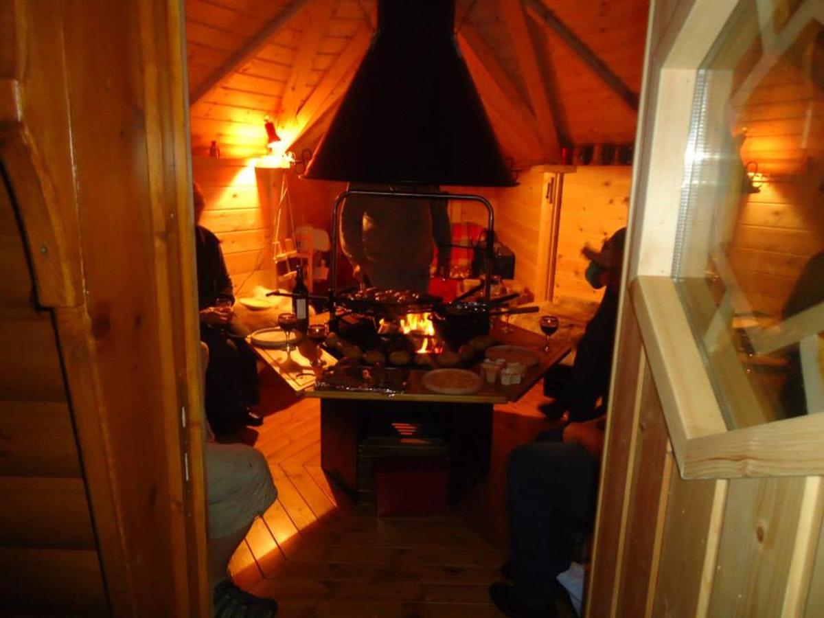 Tudor Lodge With Pool & Bbq Cabin Ліскард Екстер'єр фото
