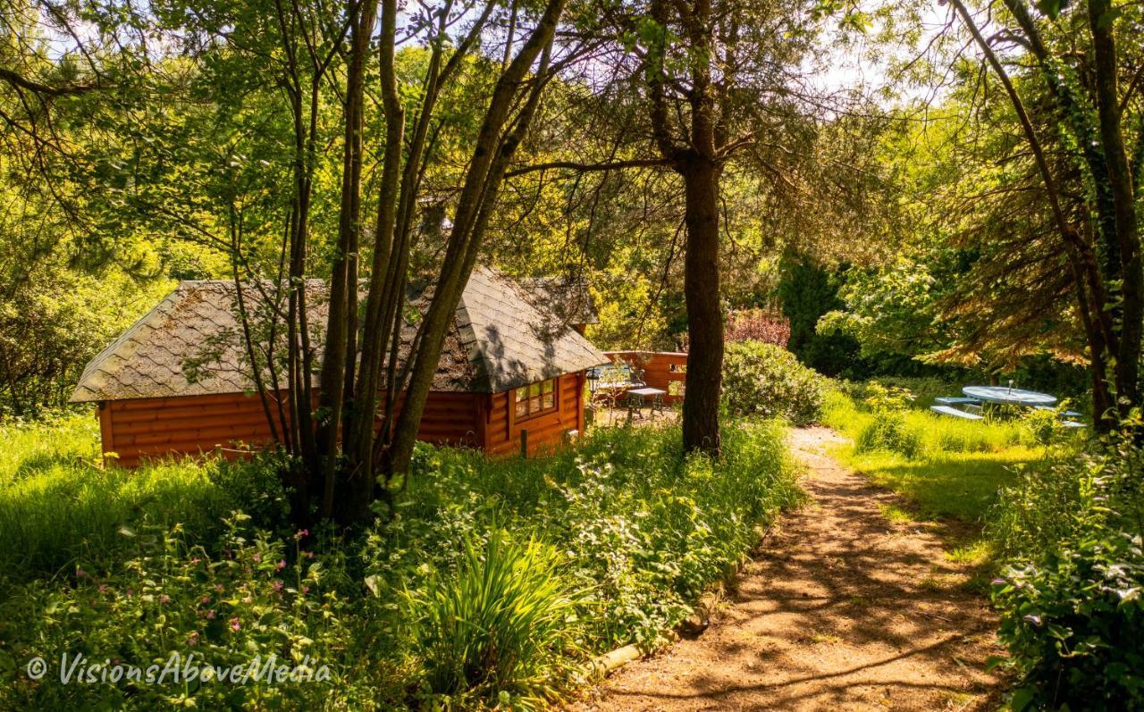 Tudor Lodge With Pool & Bbq Cabin Ліскард Екстер'єр фото