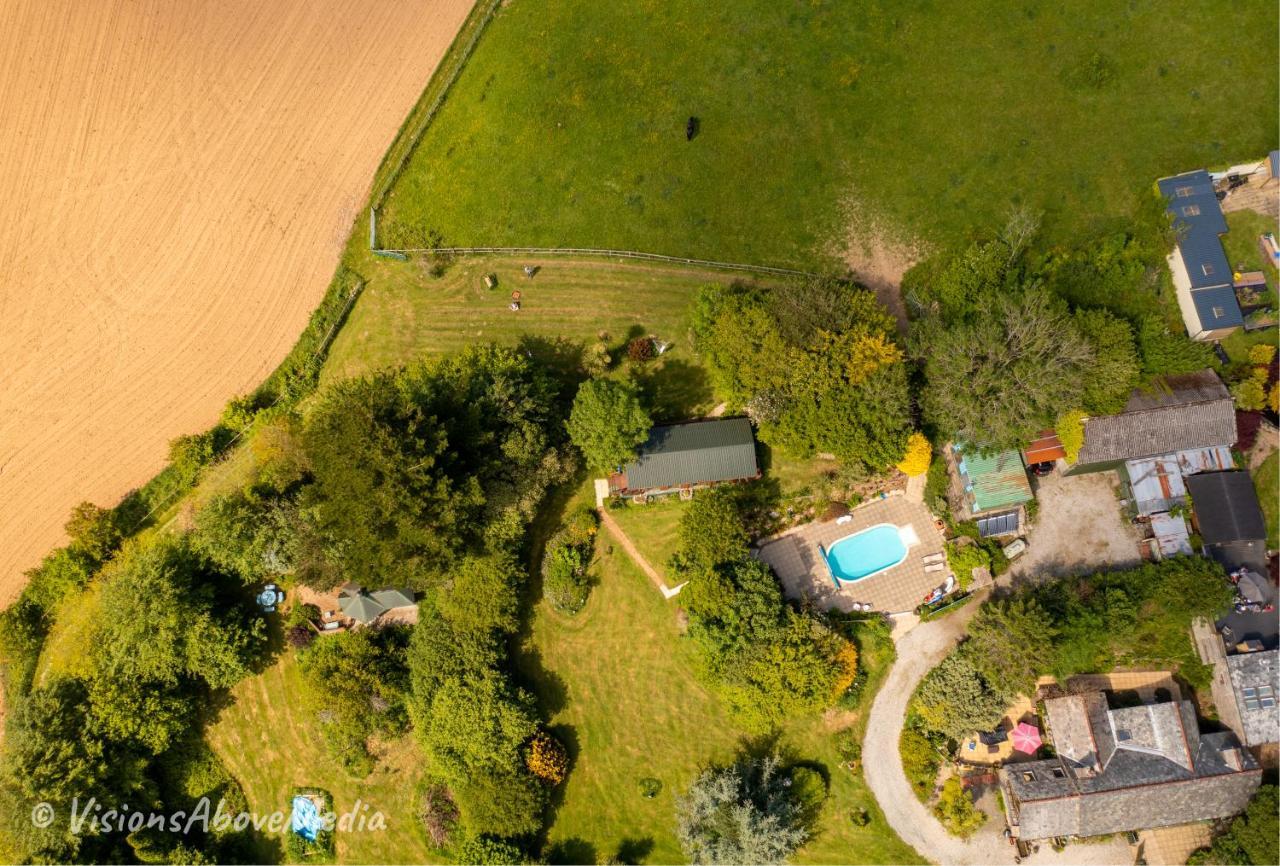 Tudor Lodge With Pool & Bbq Cabin Ліскард Екстер'єр фото
