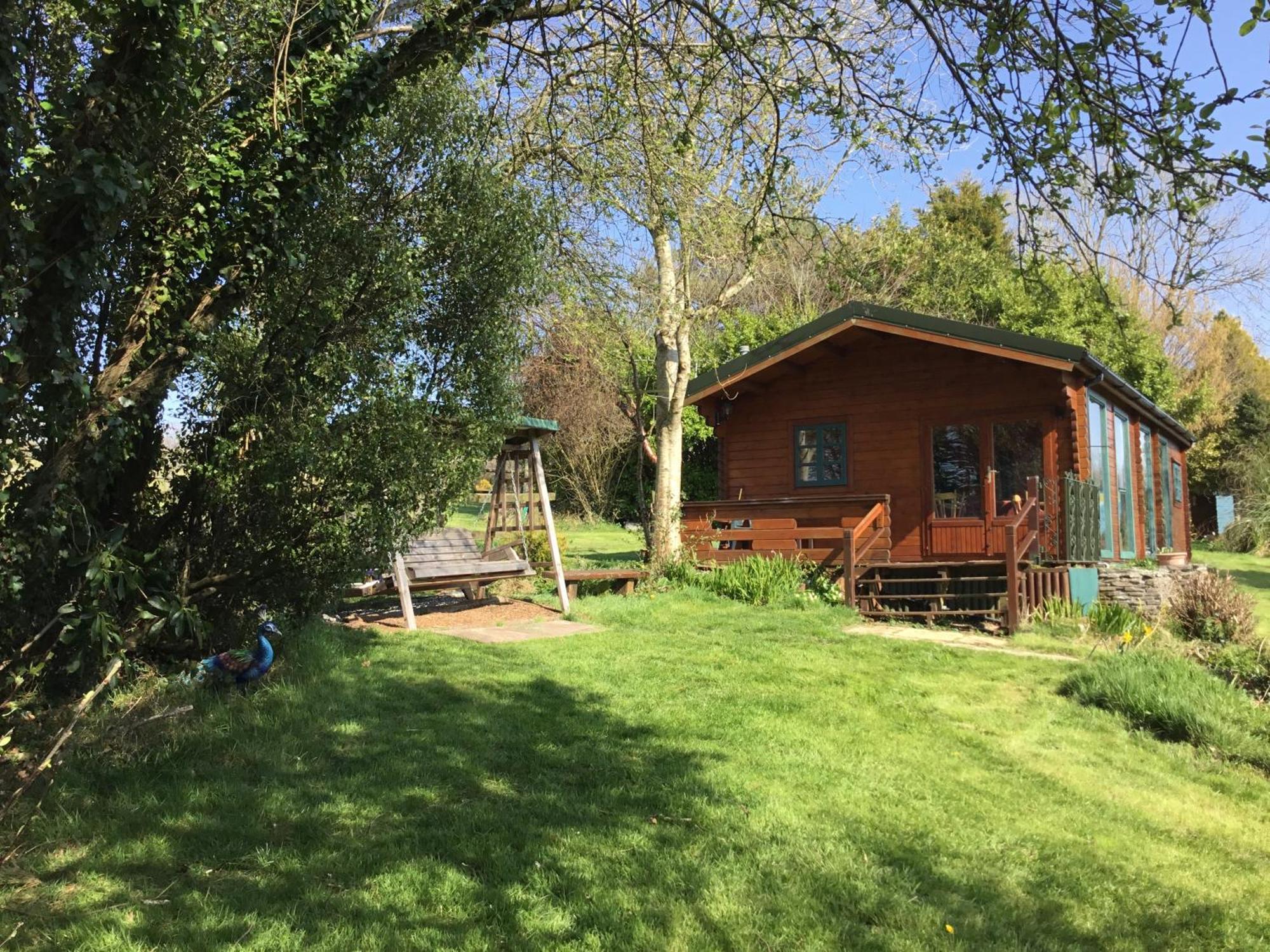 Tudor Lodge With Pool & Bbq Cabin Ліскард Екстер'єр фото